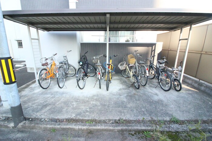物件外観写真3　(駐輪場)