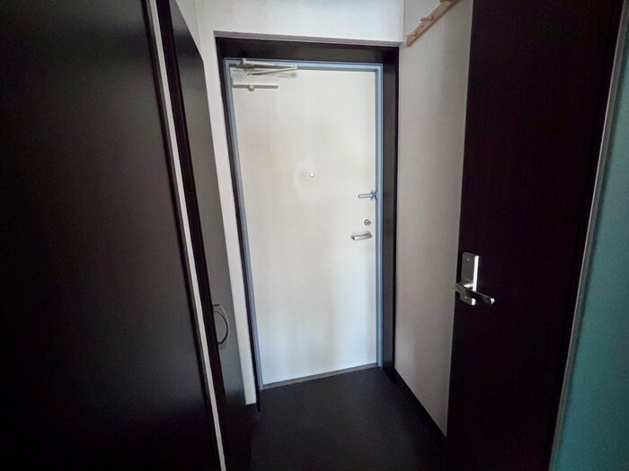 物件内観写真16　(玄関)
