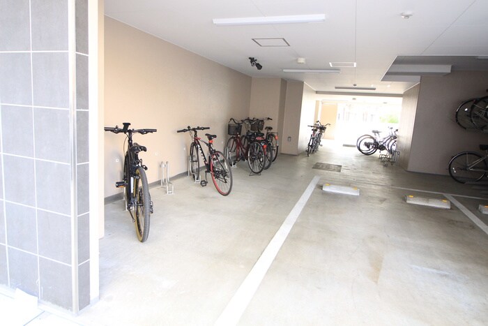 物件外観写真4　(駐輪場)