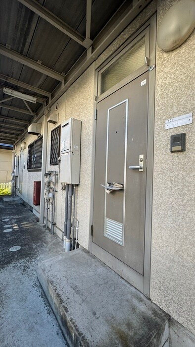 物件外観写真6　(エントランス部分)