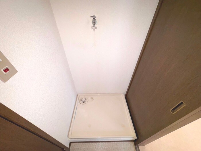 物件内観写真16　(洗濯機置場)