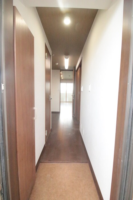 物件内観写真11　(玄関)