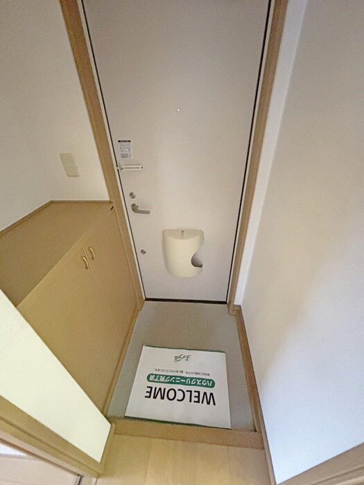 物件内観写真16　(玄関)