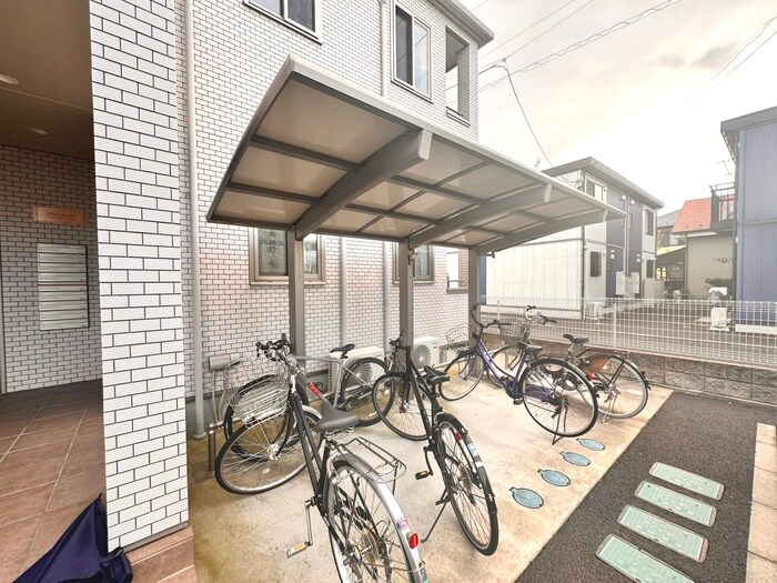 物件外観写真5　(駐輪場)