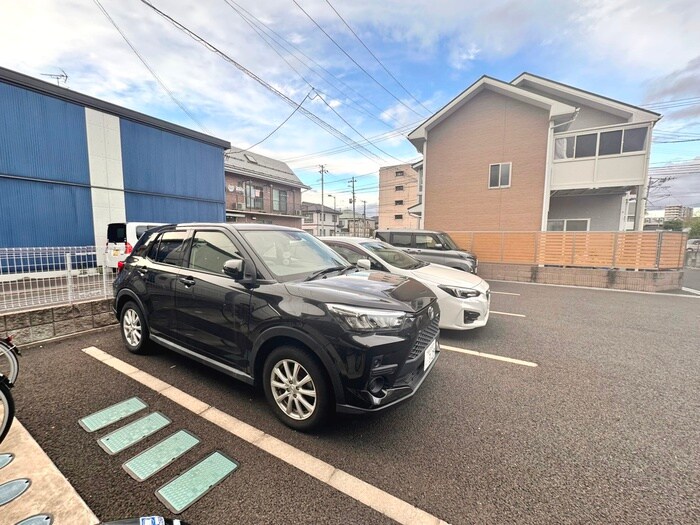 物件外観写真6　(駐車場)