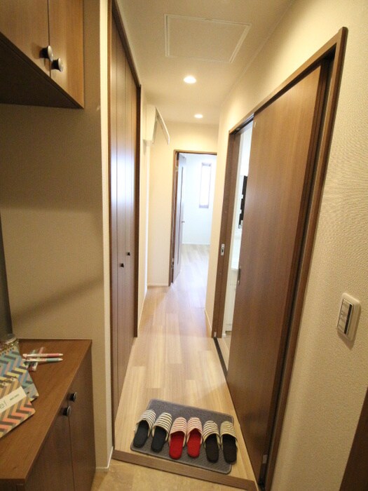 物件内観写真20　(廊下)