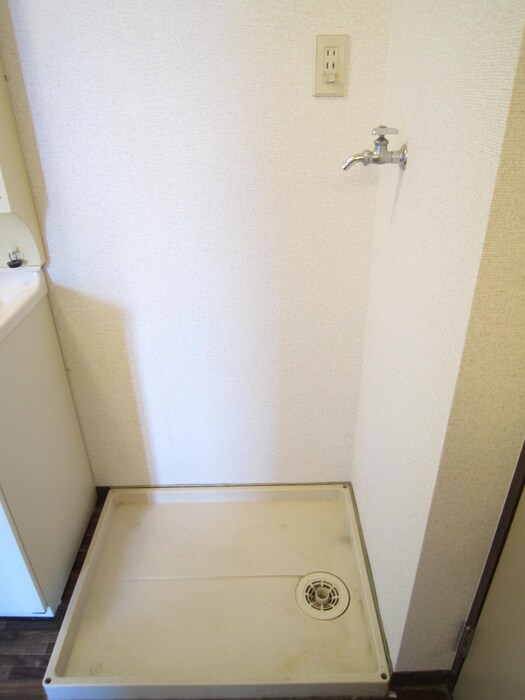 物件内観写真14　(洗濯機置場)