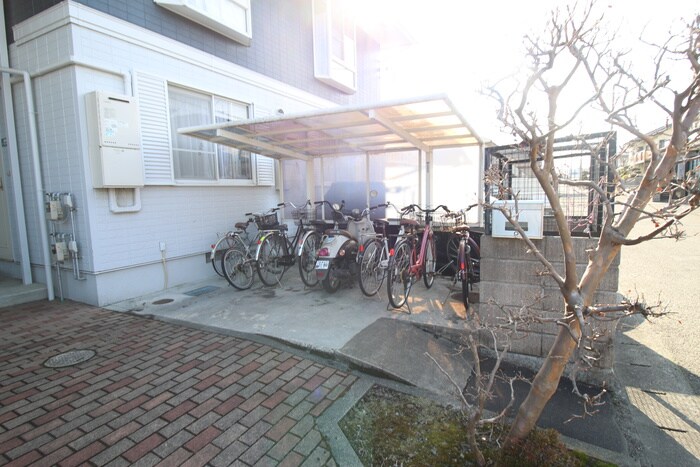 物件外観写真4　(駐輪場)