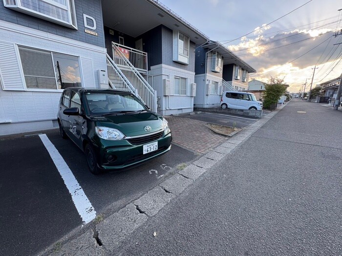 物件外観写真5　(駐車場)