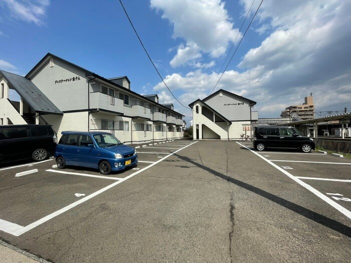 物件外観写真5　(駐車場)