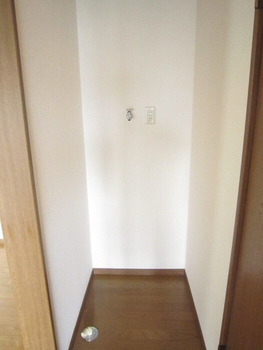 物件内観写真13　(洗濯機置場)