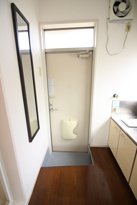 物件内観写真7　(玄関)