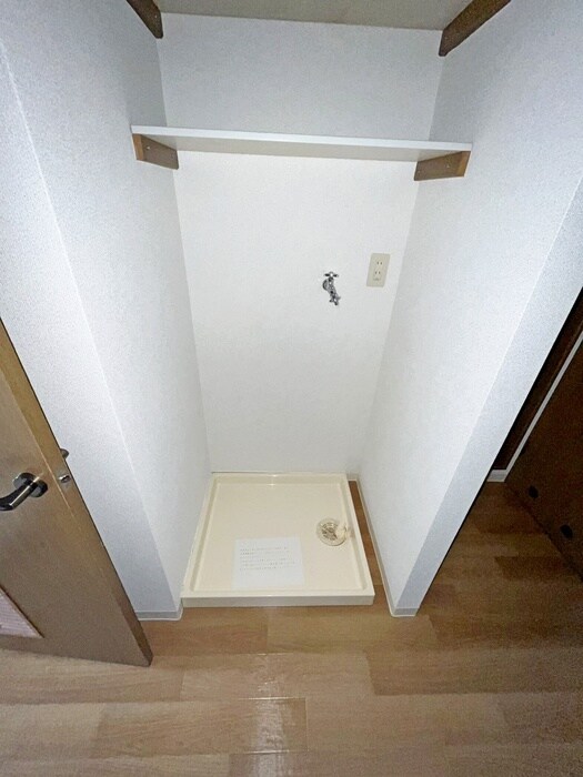 物件内観写真9　(洗濯機置場)
