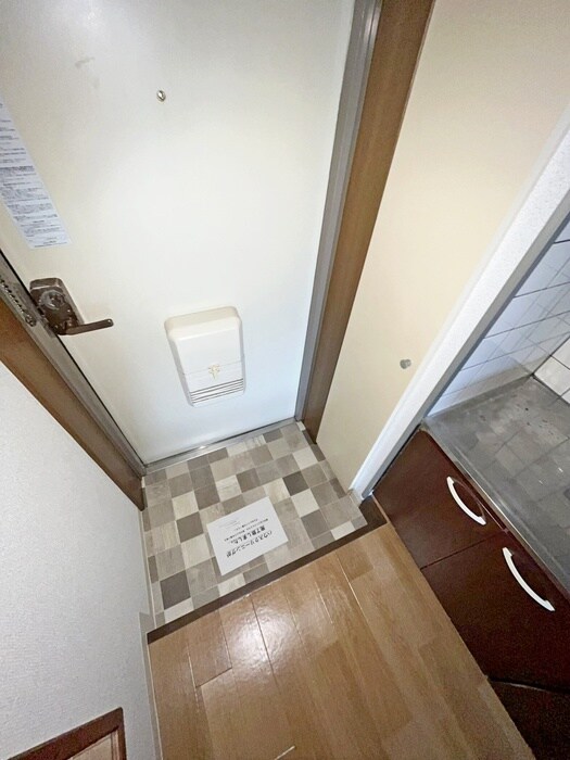 物件内観写真14　(玄関)