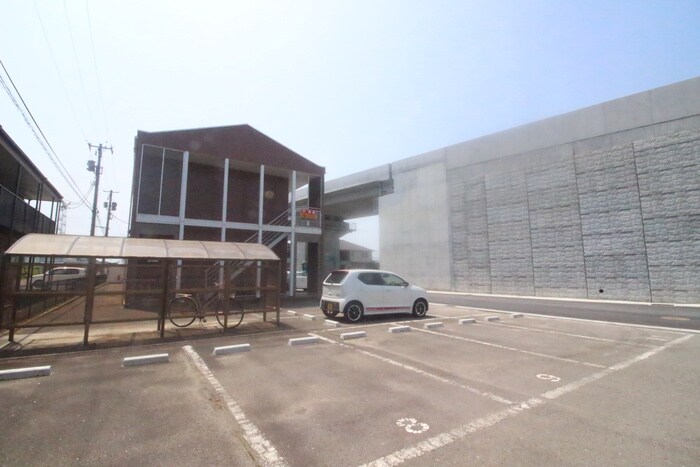 物件外観写真2　(駐車場)