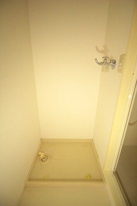 物件内観写真12　(洗濯機置場)