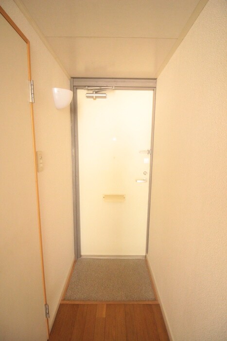 物件内観写真16　(玄関)