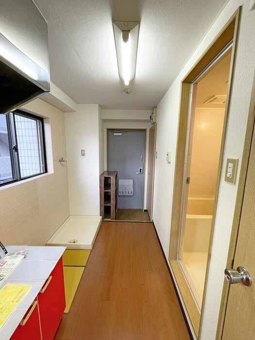 物件内観写真13　(玄関)