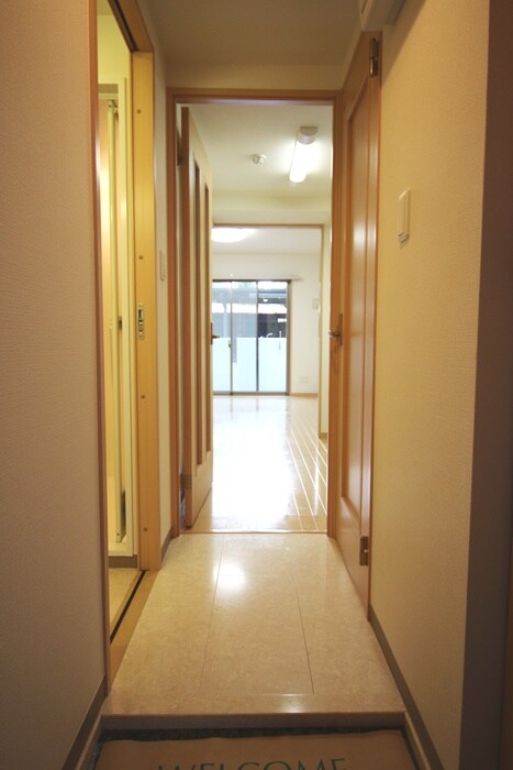 物件内観写真7　(玄関)