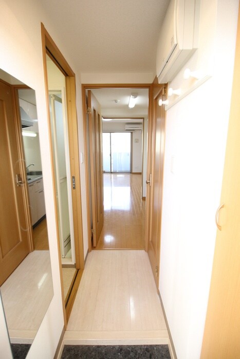 物件内観写真8　(玄関)