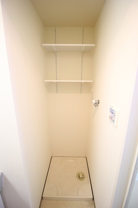 物件内観写真10　(洗濯機置場)