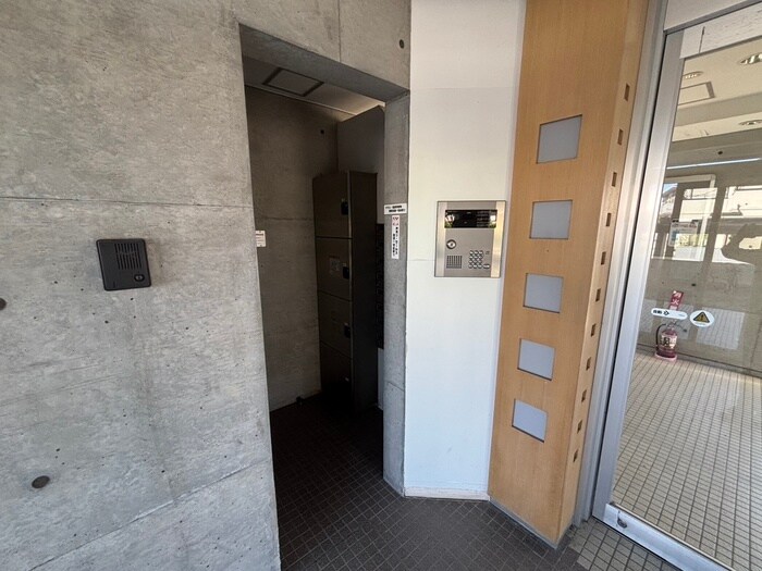 物件外観写真5　(エントランス部分)