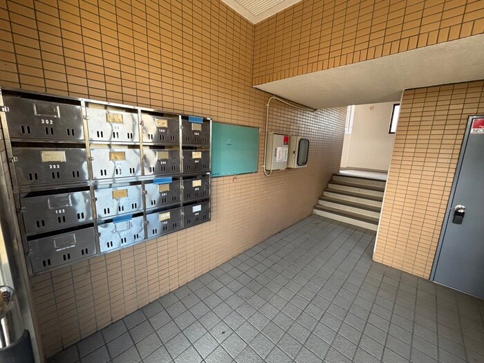 物件外観写真5　(エントランス部分)