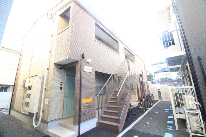 物件外観写真2　(エントランス部分)