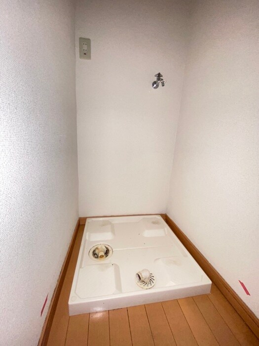 物件内観写真16　(洗濯機置場)