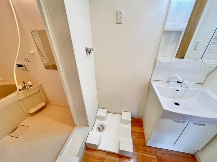 物件内観写真16　(洗濯機置場)