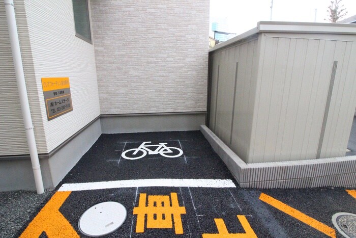 物件外観写真4　(駐輪場)