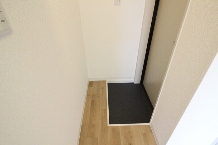 物件内観写真16　(玄関)