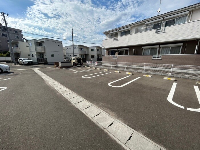 物件外観写真3　(駐車場)