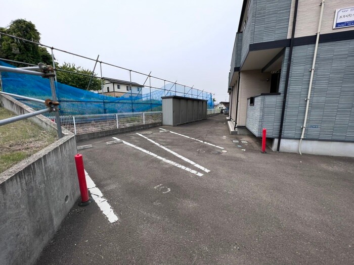 物件外観写真3　(駐車場)