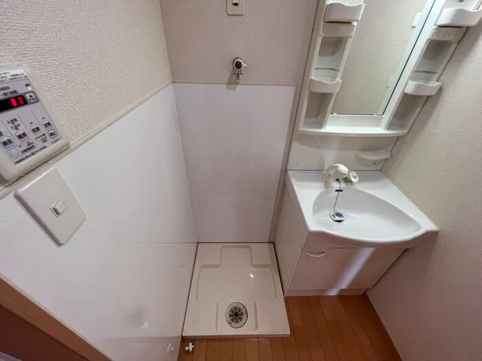 物件内観写真13　(洗濯機置場)