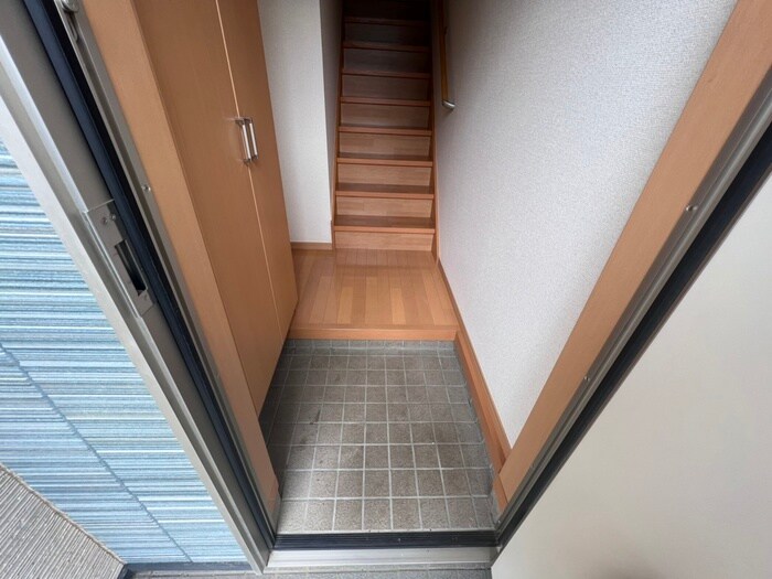 物件内観写真16　(玄関)