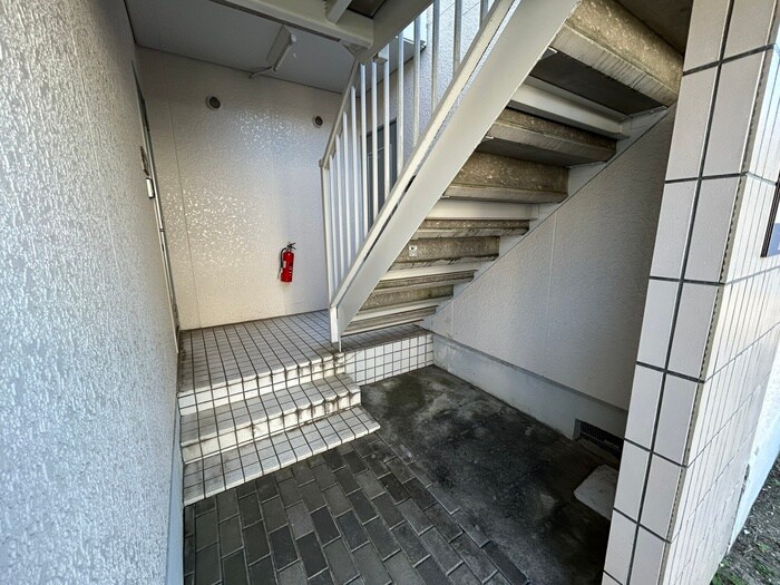 物件外観写真3　(エントランス部分)