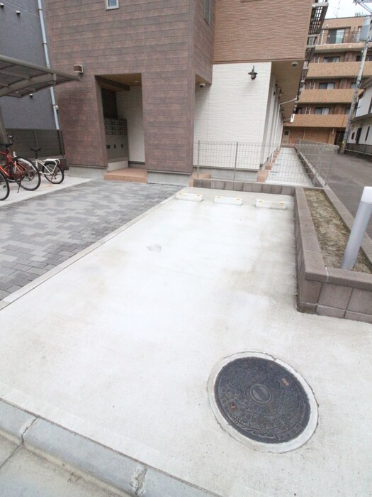 物件外観写真2　(駐車場)