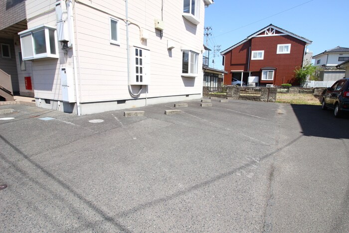 物件外観写真3　(駐車場)