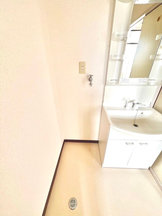 物件内観写真13　(洗濯機置場)