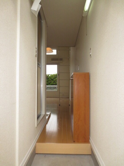 物件内観写真4　(玄関)