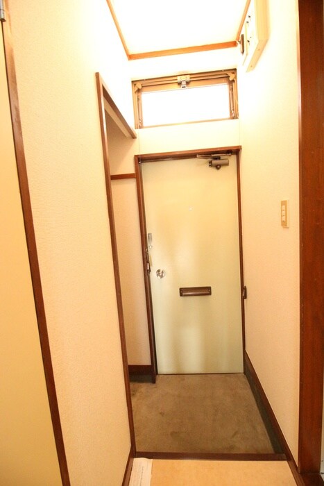 物件内観写真17　(玄関)