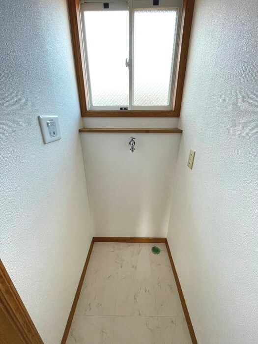 物件内観写真12　(洗濯機置場)