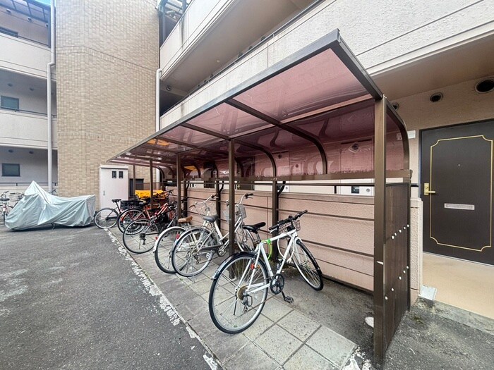 物件外観写真3　(駐輪場)