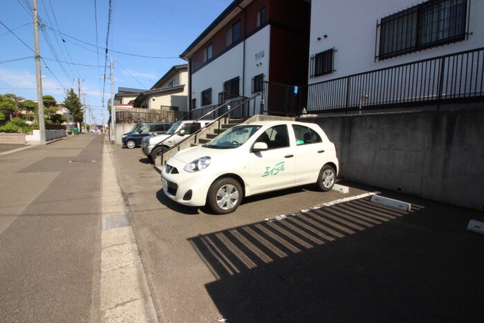 物件外観写真4　(駐車場)