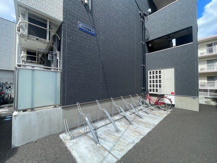 物件外観写真6　(駐輪場)