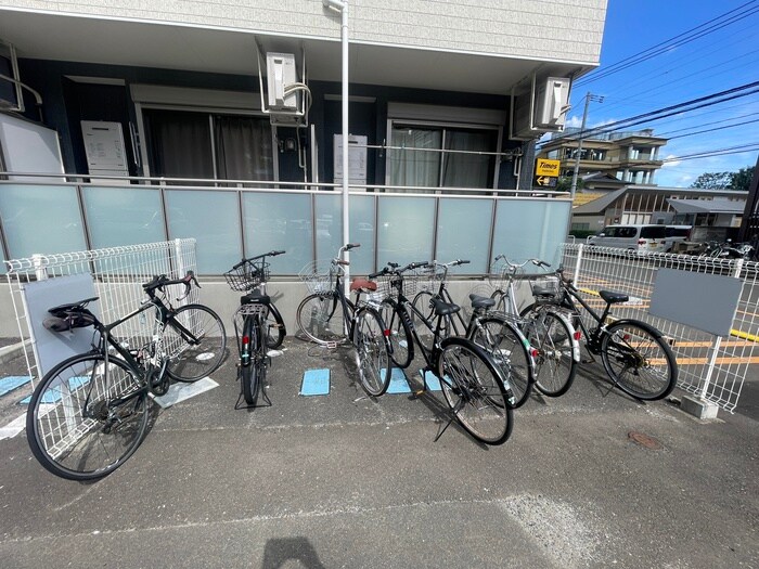 物件外観写真6　(駐輪場)