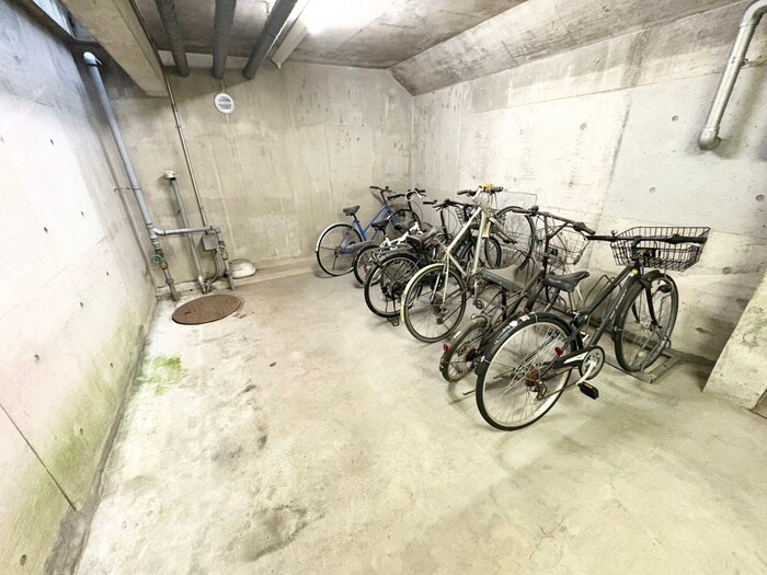 物件外観写真3　(駐輪場)