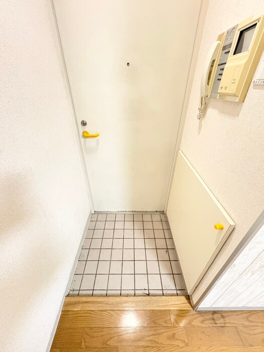物件内観写真18　(玄関)