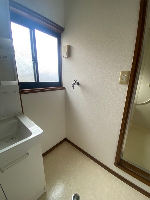 物件内観写真11　(洗濯機置場)